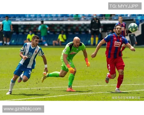 高大身材助力足球明星在赛场上展现非凡风采与竞技实力